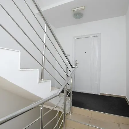 Zanes Apartment
